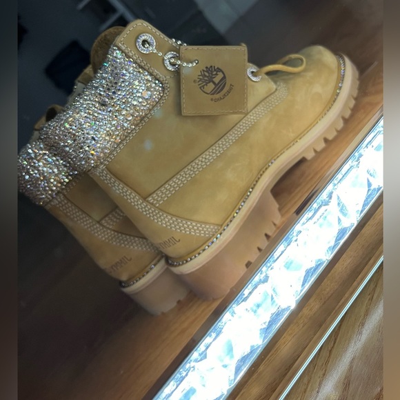 NEW JIMMY CHOO X TIMBERLAND Suede Crystal Encrusted Brown Classic Hiking Boot 6 - Picture 4 of 7